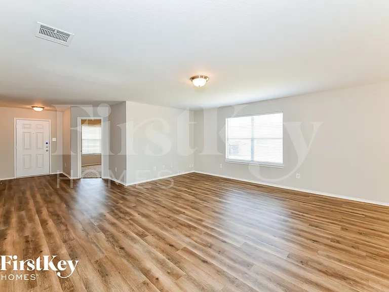 8036 Autumn Creek Trl — Photo 4