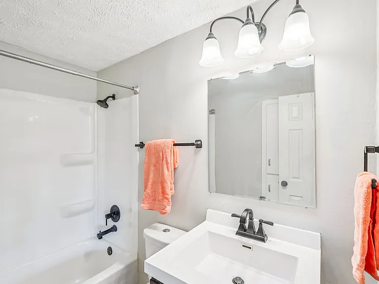 Columbus Crossing Townhomes — Photo 9