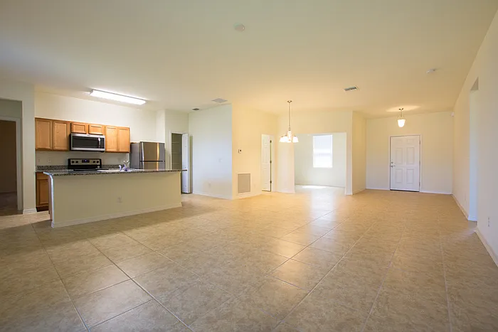 3 bed, 2.0 bath, 1760 sqft, $1,800 — Photo 2