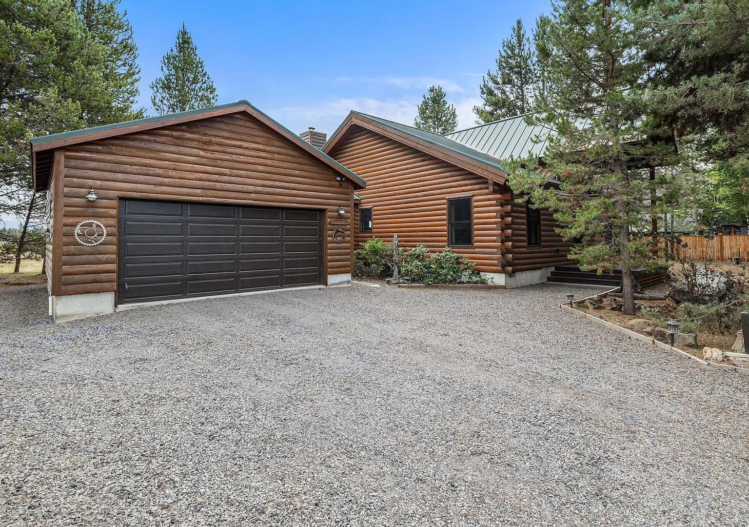 Log home on 3.57 riverfront acres with stunning view! Furnished — Photo 4