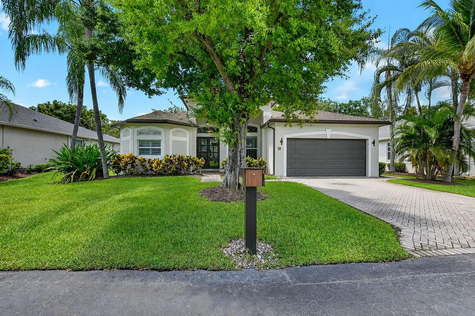 4 bed, 3.0 bath, 2355 sqft, $11,000 — Photo 1