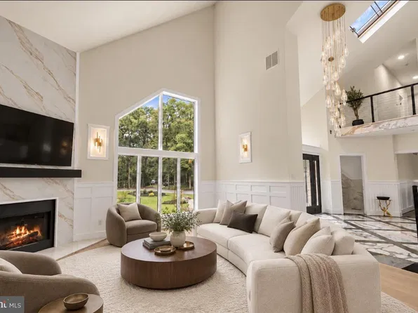 209 Shady Knoll Ln, Galloway, NJ 08205