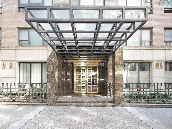 210 E 47th St, New York, NY
