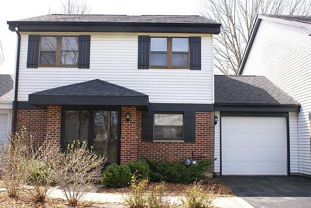 1st image of 23W405 Greenbriar Dr