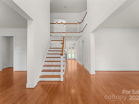 3rd image of 1668 Cunningham Dr