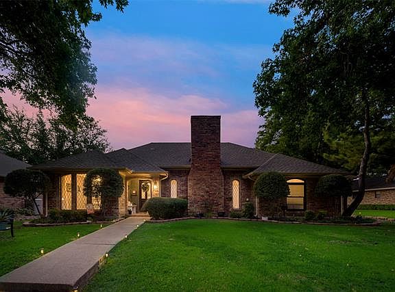 2nd image of 3405 Oxford Dr