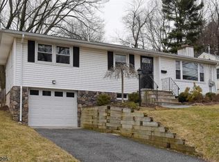 64 Hunters Ln, Sparta, NJ 07871