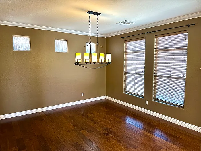 3 bed, 2.5 bath, 2434 sqft, $2,685 — Photo 4