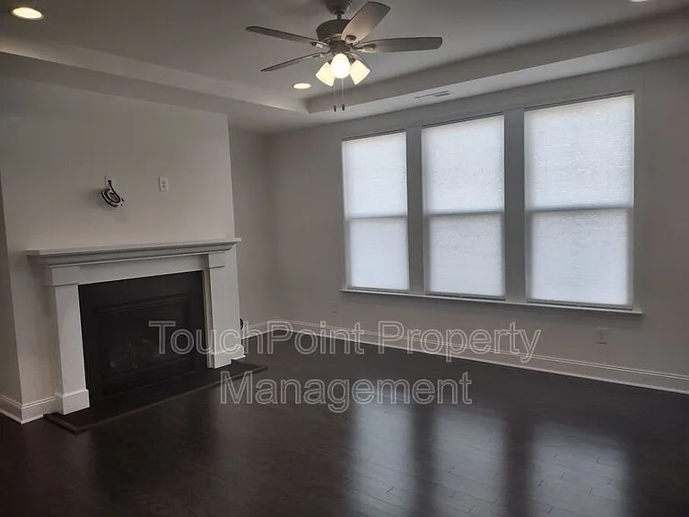 906 Acorn Way — Photo 6