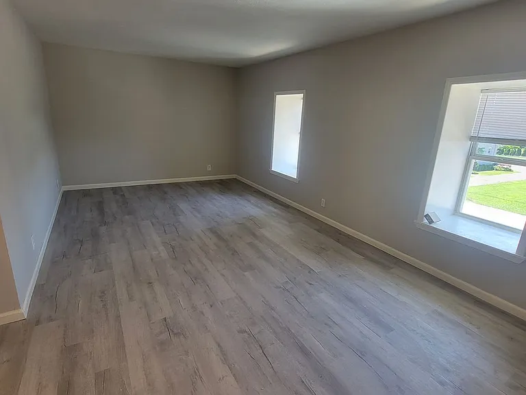 103 White St — Photo 2