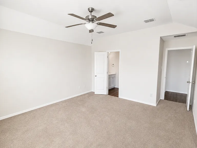 3903 Pioneer Dr — Photo 7