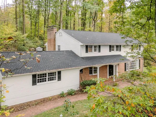 2221 Mockingbird Rd, Harrisburg, PA 17112
