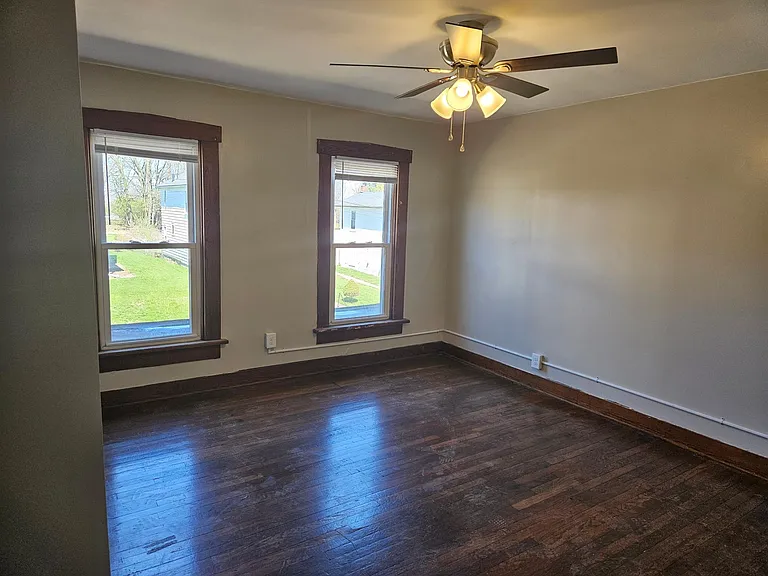 810 E Stewart St — Photo 13
