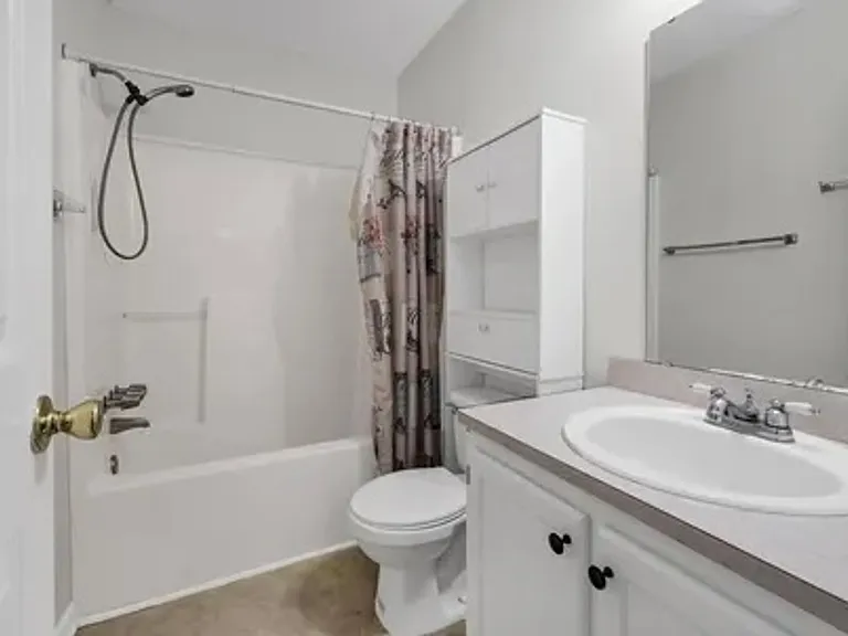 910 Sweet Thorne Rd — Photo 16