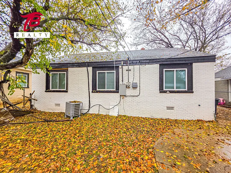 2320 NE 20th St — Photo 34