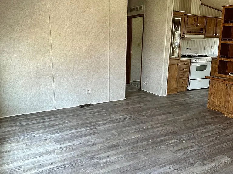 2741 Crab Tree St — Photo 23