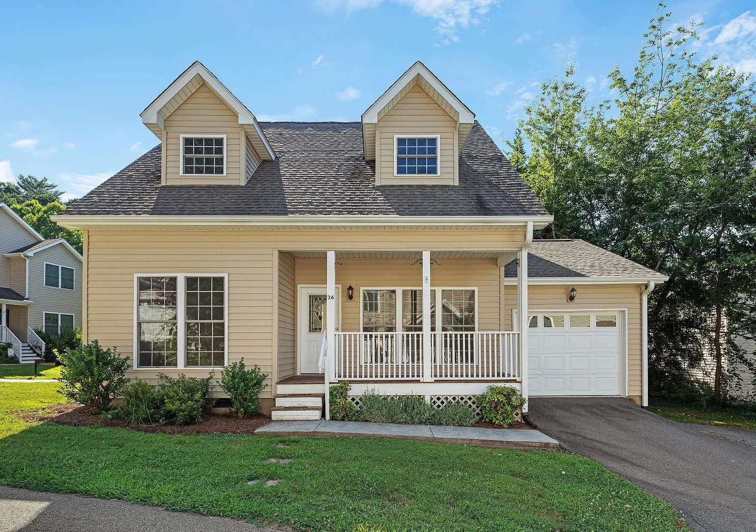 Sweet House - Convenient Southeast Asheville Location — Photo 1