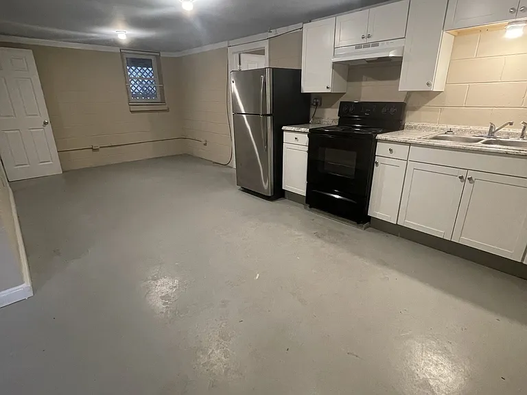 340 Grace Ave — Photo 1