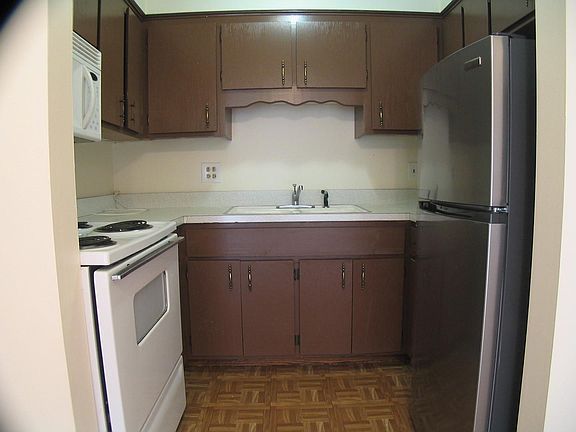 4th image of 336 Lathrop Ave APT 204