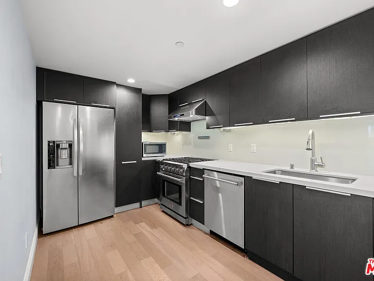 2939 W Leeward Ave #407 — Photo 8