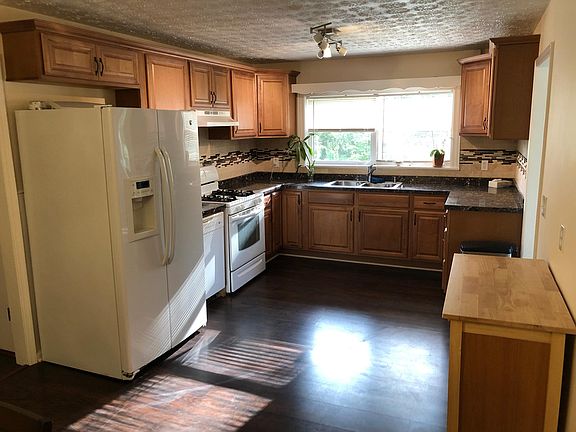 5th image of 3809 Steinhauer Rd NE