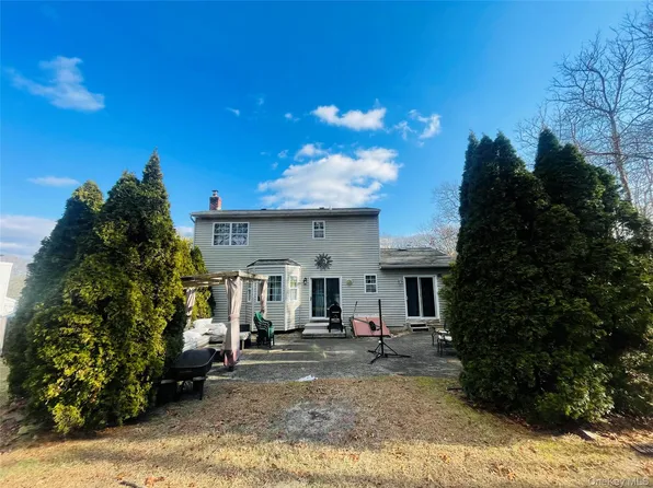 565 Starlight Drive, Shirley, NY 11967
