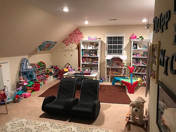 3rd image of 602 Douglas Dr