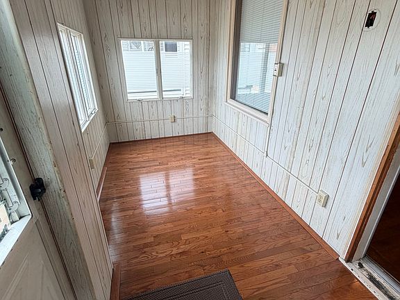 5th image of 616 Saint Clair Ave