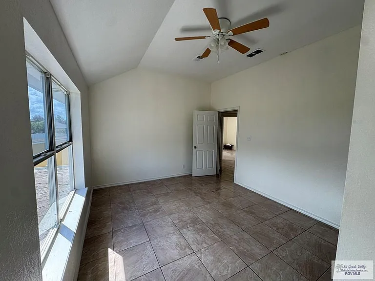 3433 Burgundy Dr — Photo 37
