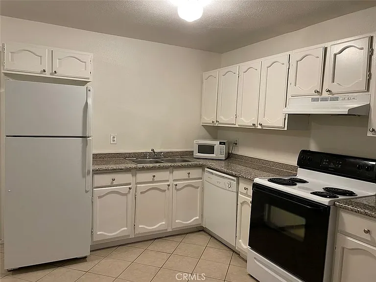 5196 Golden Ln — Photo 4