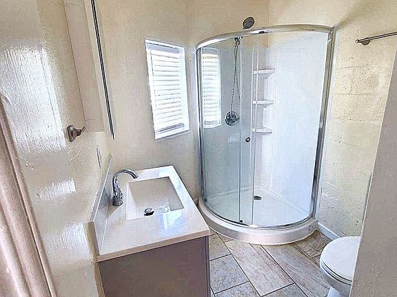 2nd image of 1425 Macarthur Blvd #14