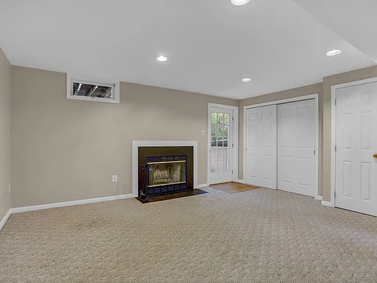437 Ashton Ln — Photo 7