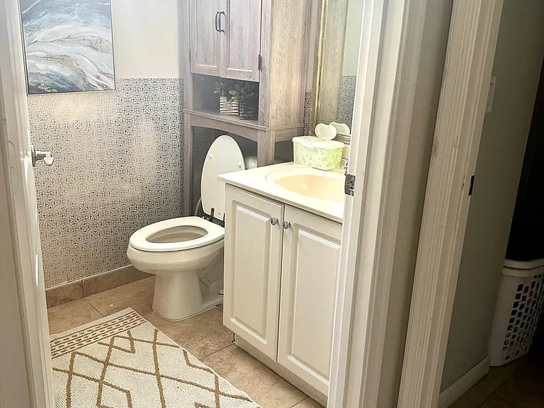 9205 Dupont Pl — Photo 11