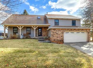 4325 Aspen Hills Cir, Bettendorf, IA