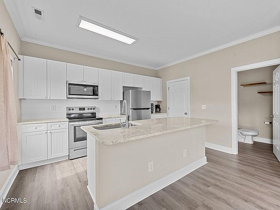 3rd image of 234 Twin Oaks Dr Unit A