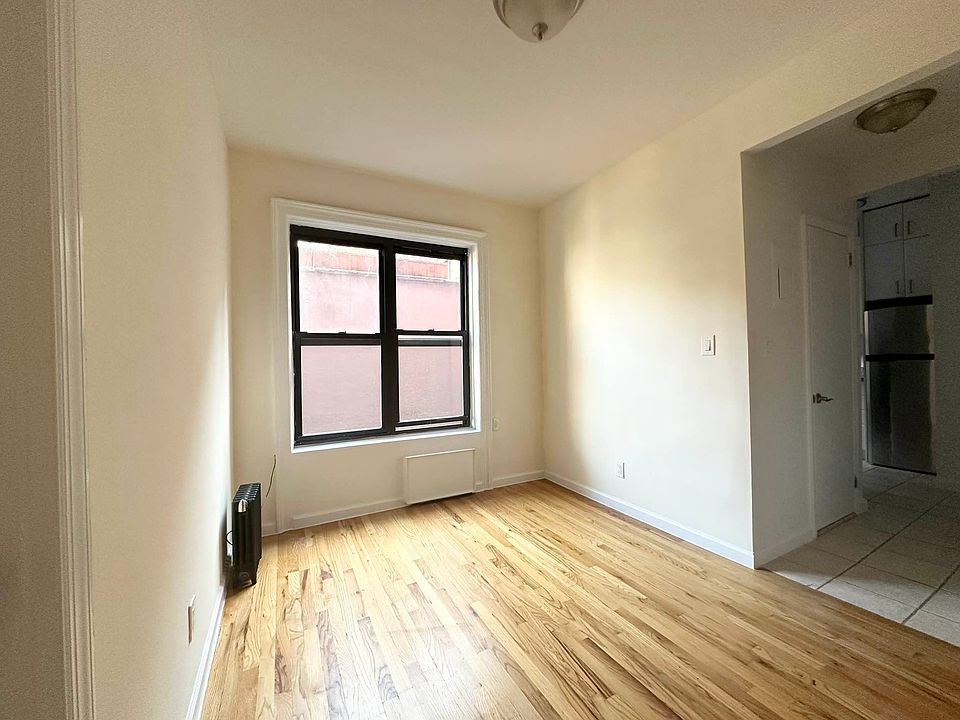1st image of 125 Washington Pl APT 3C