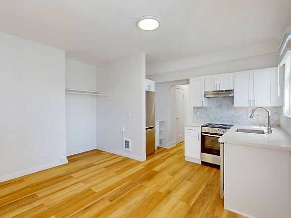 5th image of 3272 21st St #301A