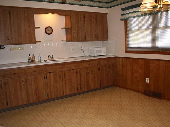 5th image of 164 Pinewood Dr