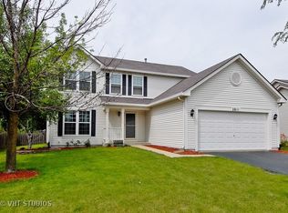 2811 Yosemite Dr, Aurora, IL 60503