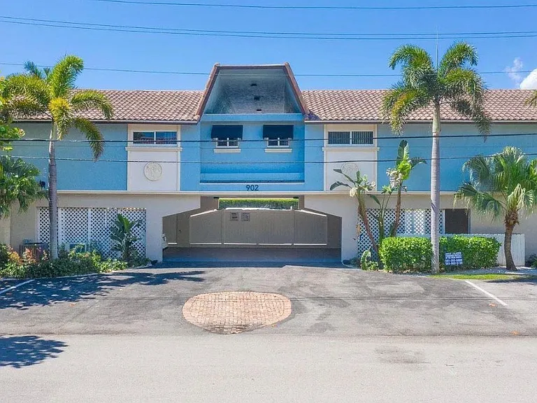 902 E Palm Ave #4 — Photo 4
