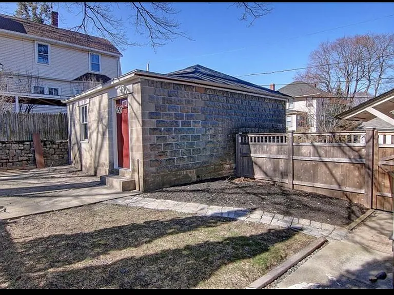 98 Lorimer Ave #2 — Photo 4