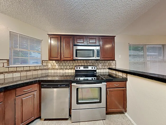 3104 Stonewall Ln — Photo 6