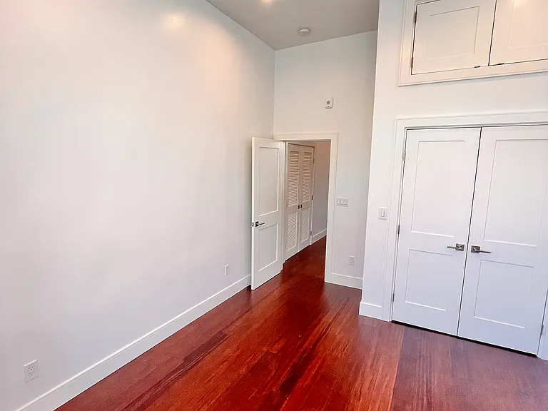 3275 Mission St #6 — Photo 6