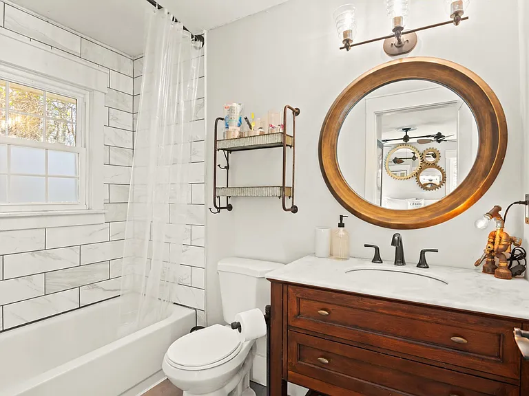 Centra Villa Dr SW — Photo 11