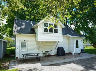 2129 S Broadway St, Green Bay, WI 54304