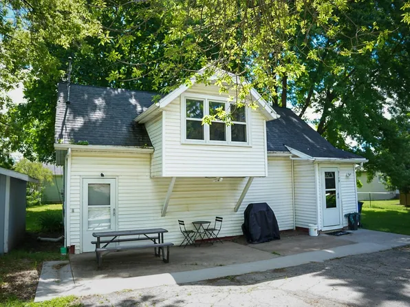 2129 S Broadway St, Green Bay, WI 54304