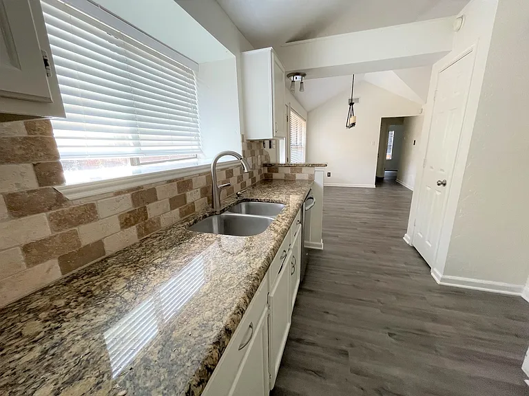621 Phillips Dr — Photo 8