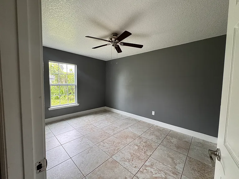 990 Windbrook Dr — Photo 7