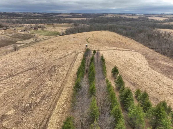 20288 Ferndale Rd, Mineral Point, WI 53565