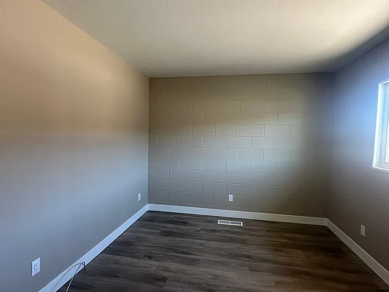 165 N Laverne St — Photo 5